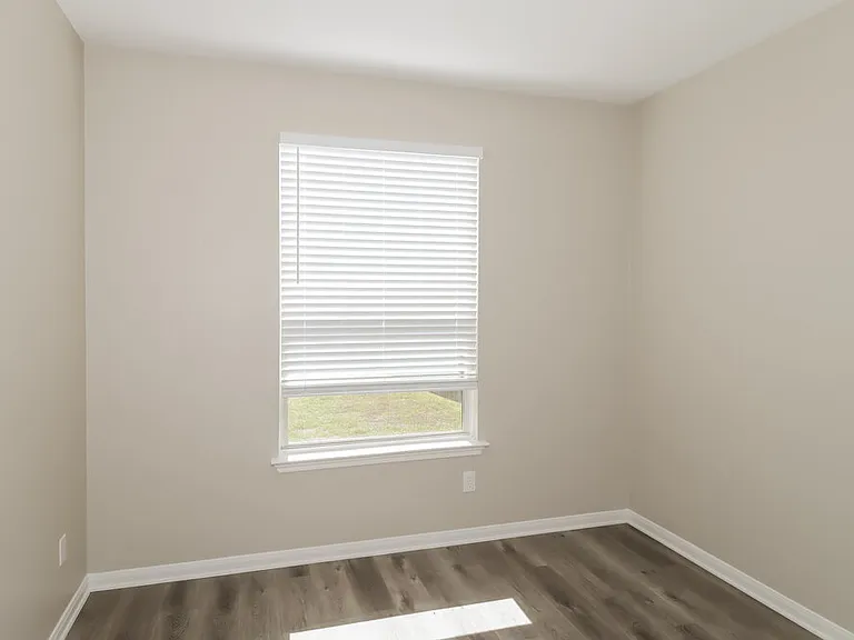 539 W Metcalfe St — Photo 18