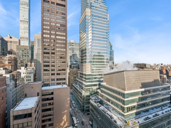 200 East 58th Street 10F image 2 of 16