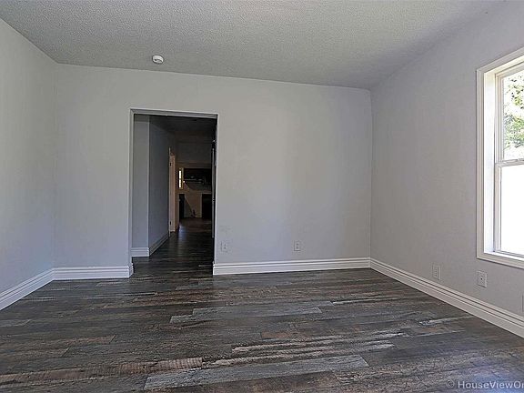 5th image of 606 Simmons St