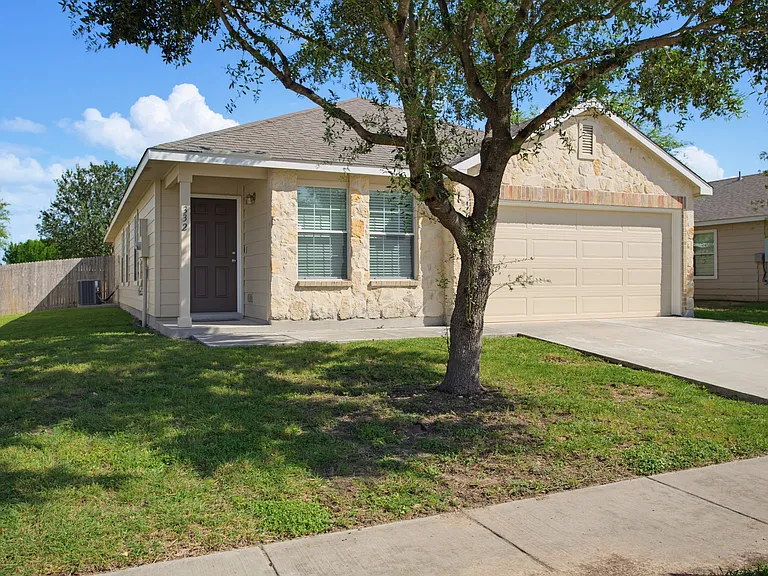 332 Lonestar Gait — Photo 2