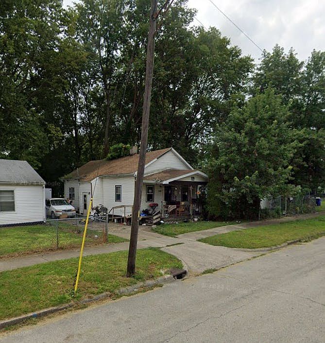 2nd image of 1135 E Locust St