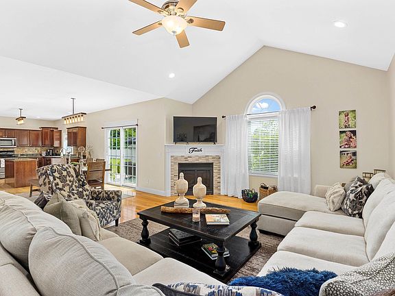 5th image of 1712 Greenfield Dr