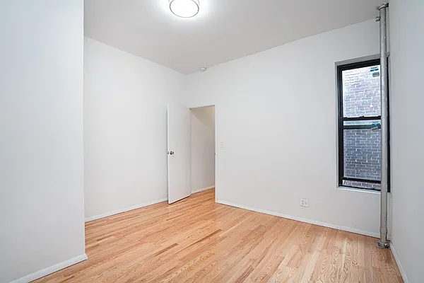 Rented by Waldstar Real Estate LLC | media 9