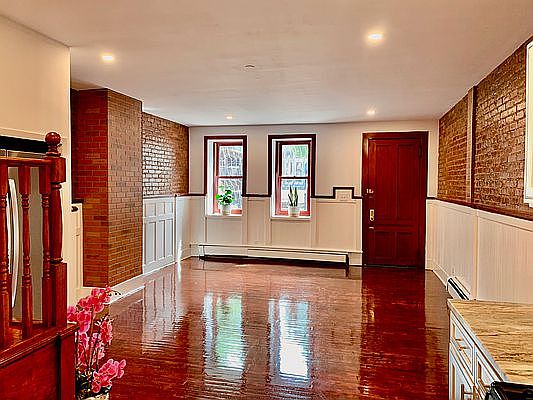 3rd image of 135 W 122nd St