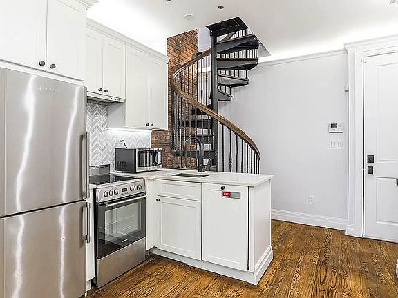 2nd image of 43 Columbia Pl #2R