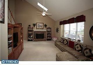 3rd image of 856 Tremont Dr