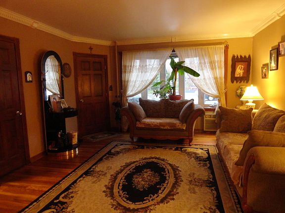 4th image of 2050 33rd St