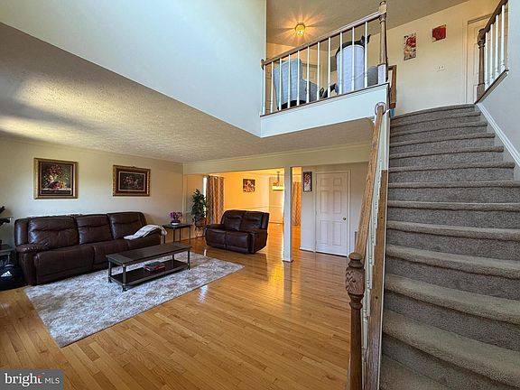 5th image of 407 Tamarack Cir
