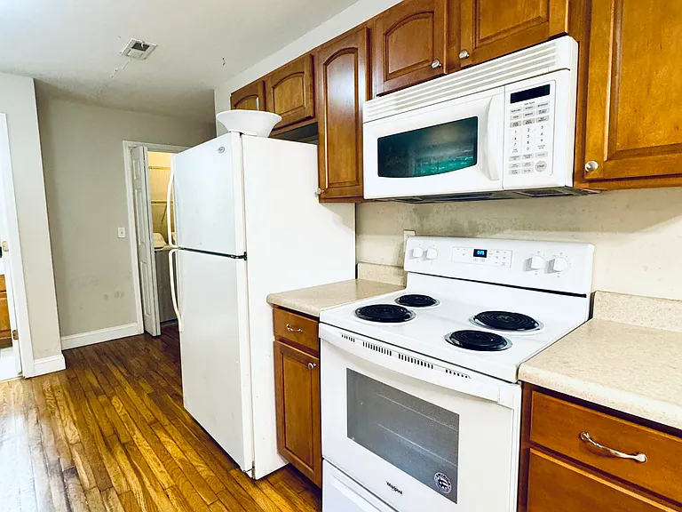 586 Hampton Way #1 — Photo 8
