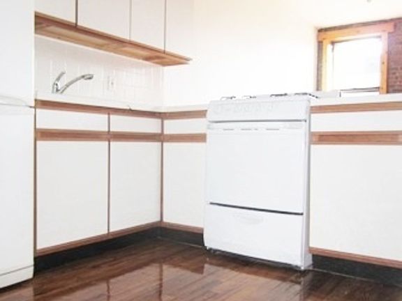 3rd image of 105 Macdougal St APT 26