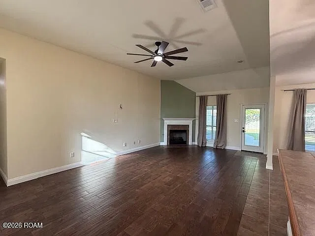 3 bed, 2.0 bath, 1908 sqft, $1,900 — Photo 3