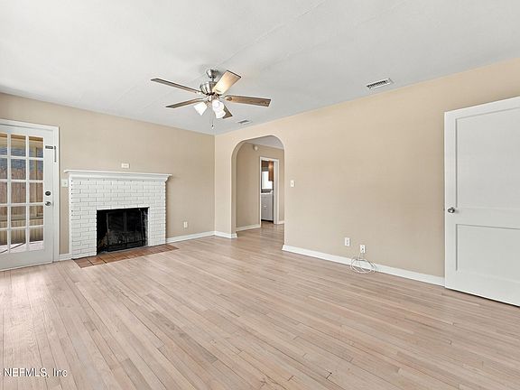4th image of 1680 Pershing Rd
