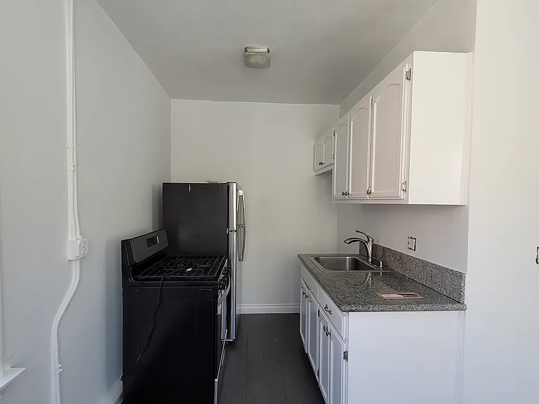 512 S Park View Street — Photo 36