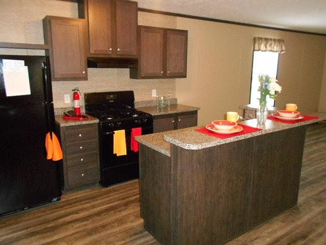 Beautiful Kitchen with Ample Storage!