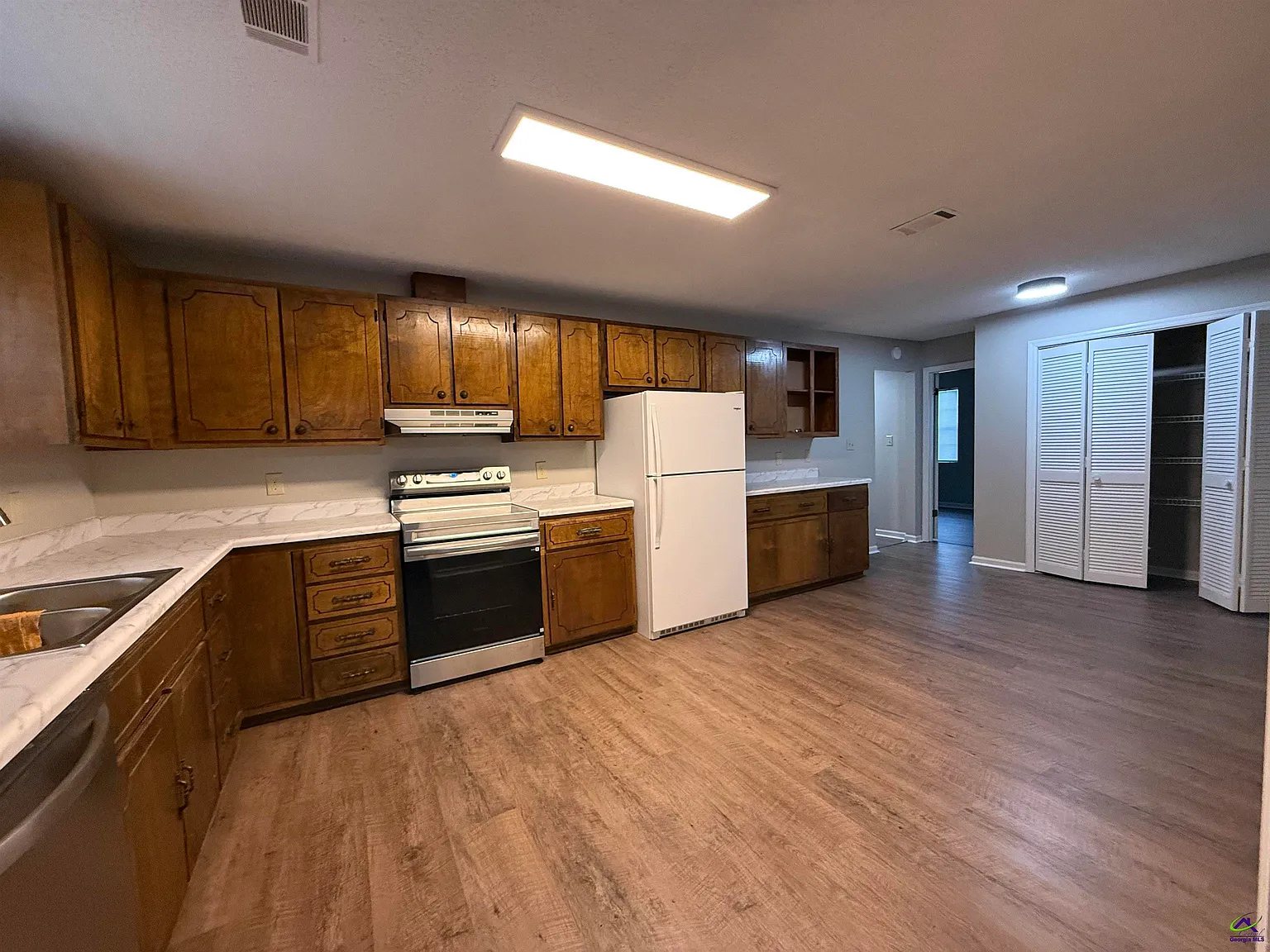 4 bed, 3.0 bath, 2774 sqft, $2,000 — Photo 4
