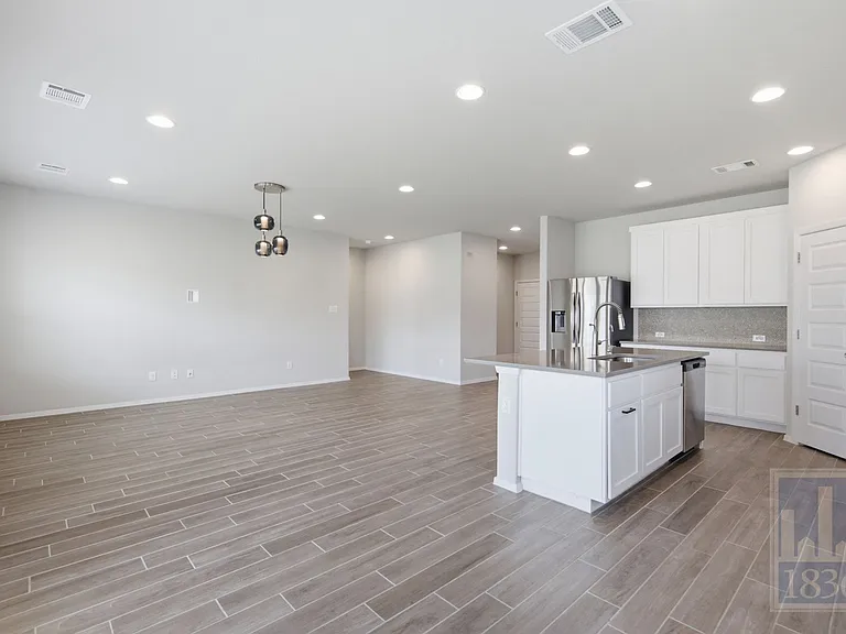 171 Catalina Dr — Photo 4