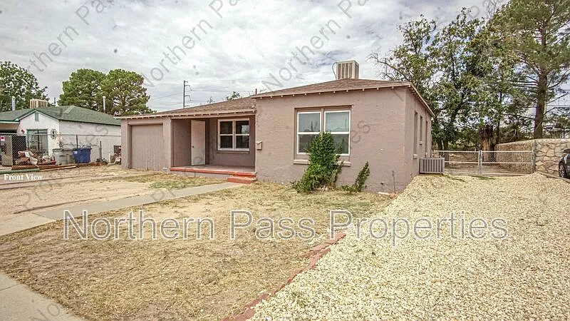 2 bed, 1.0 bath, 947 sqft, $1,225 — Photo 2