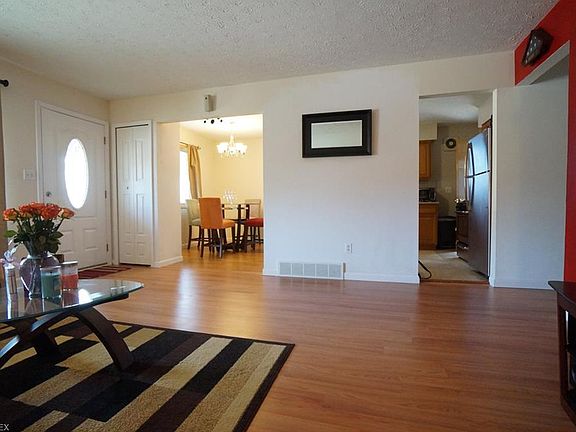 4th image of 2110 Quail St