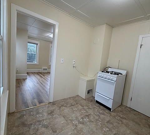 5th image of 3227 Post Rd APT 4