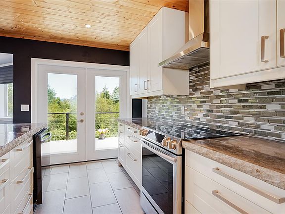 5th image of 2103 Amethyst Way