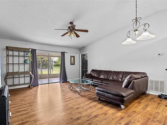 5th image of 301 Wild Forrest Dr