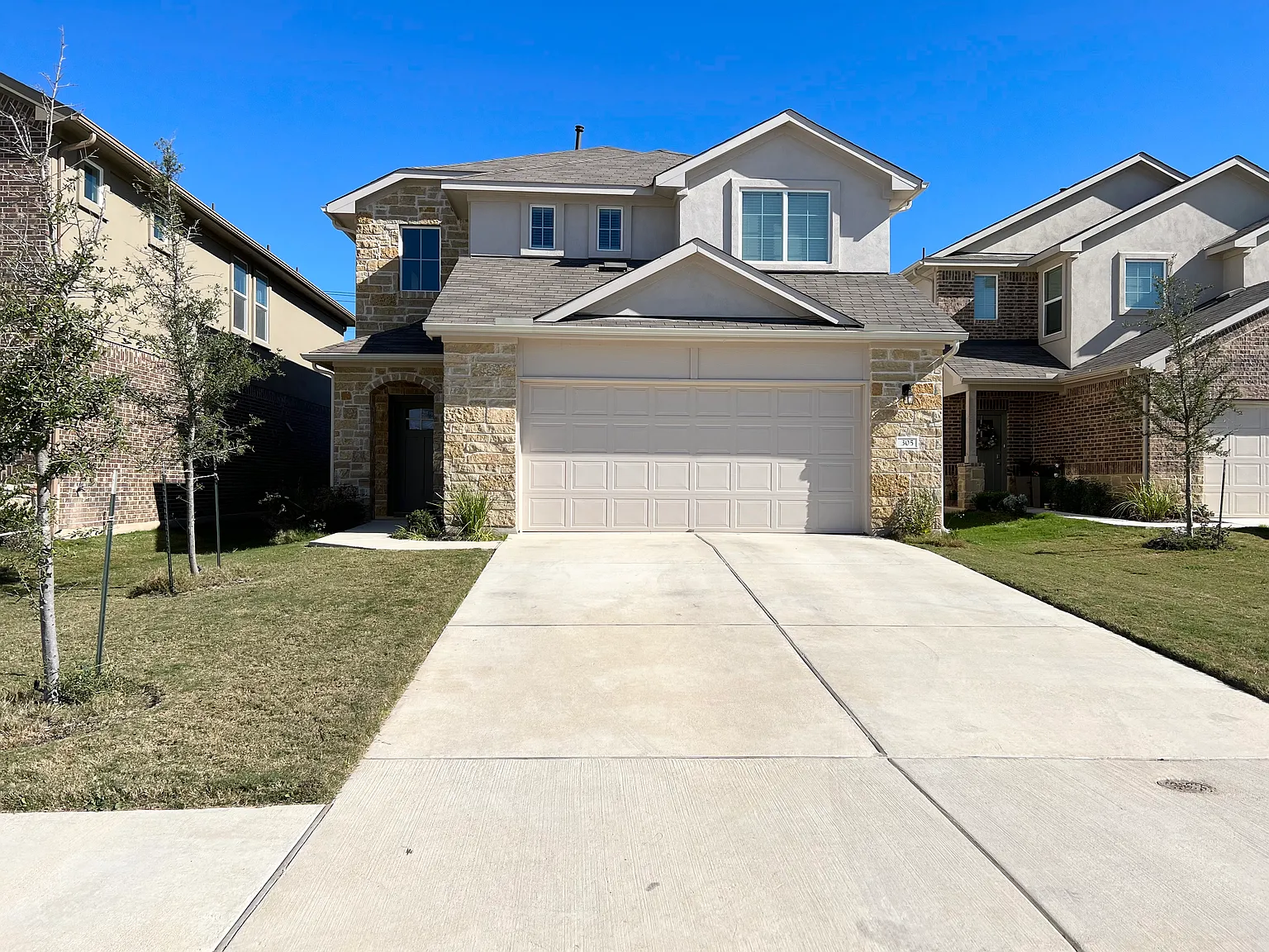 3 bed, 2.5 bath, 1845 sqft, $2,300 — Photo 1