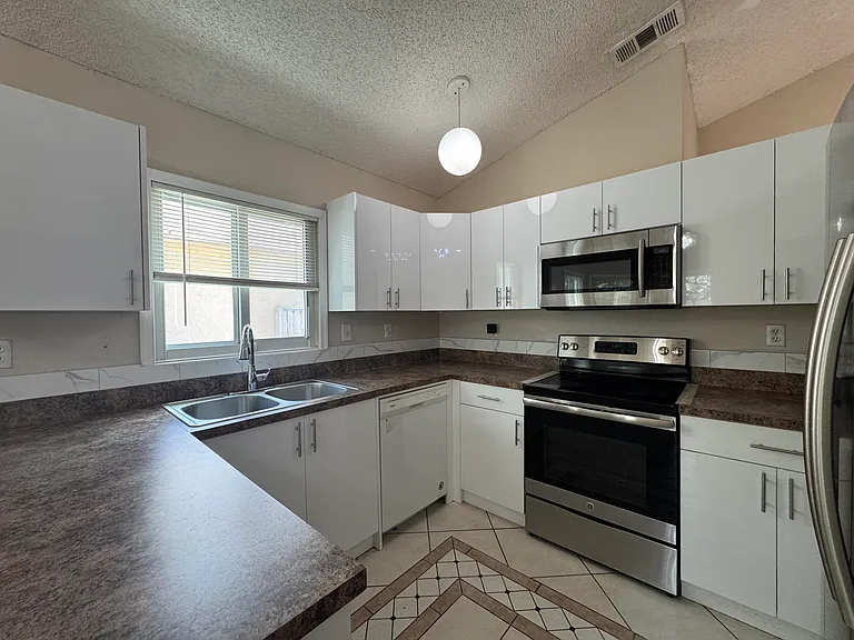 1038 W Jasmine Ln — Photo 10