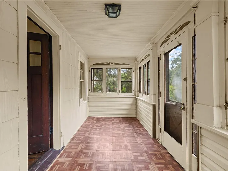 37 Yates Ave — Photo 5
