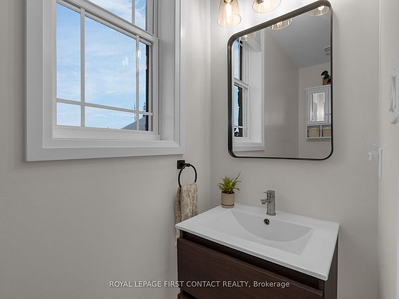 5th image of 376 Blake St Unit 21