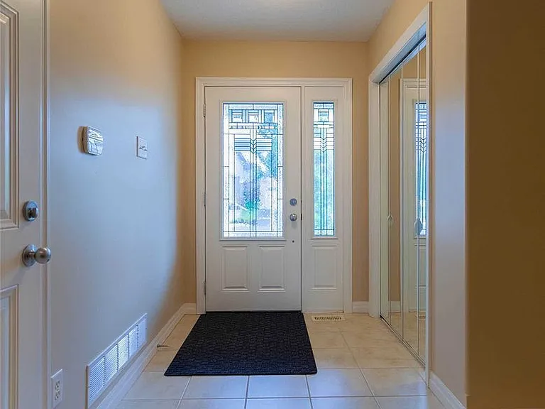 523 Windflower Cres — Photo 3