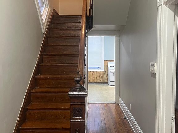 2nd image of 1030 Sunset Ave