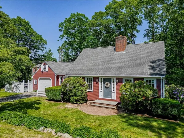 3 Sundale Rd, Cranston, RI 02921