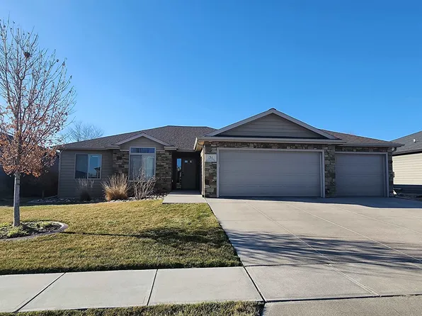 1311 E 65th Street Pl, Kearney, NE 68847