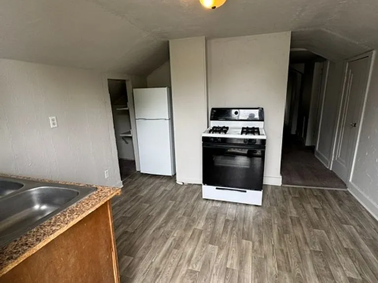 1018 Archer Ave — Photo 3