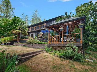 11007 Cedar Ln, North Saanich, BC V8L5R1