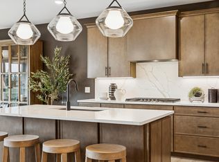 10398 McGregor Blvd, Woodbury, MN 55129