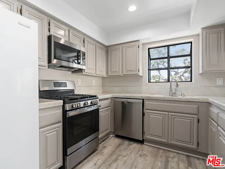 1250 Amherst Ave #201 — Photo 12