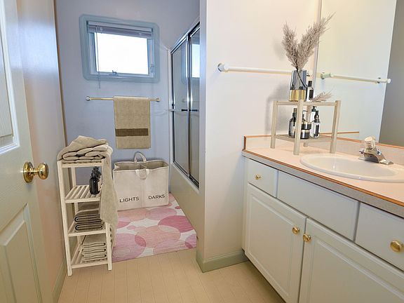 5th image of 1801 W Olive St #2