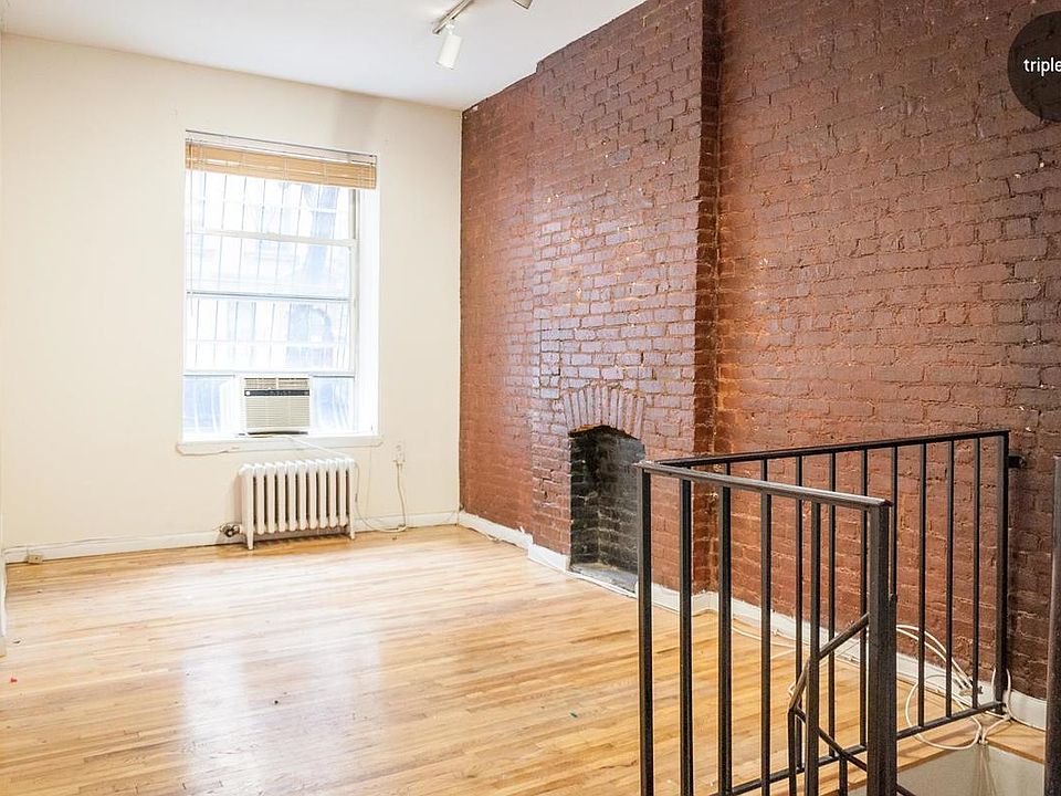 2nd image of 321 W 47th St APT 1B