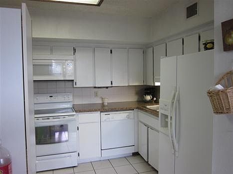 5th image of 2401 Ecuadorian Way APT 25