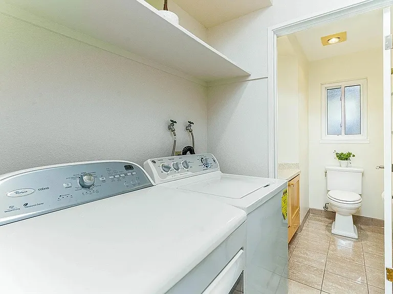 7684 Surrey Ln — Photo 10