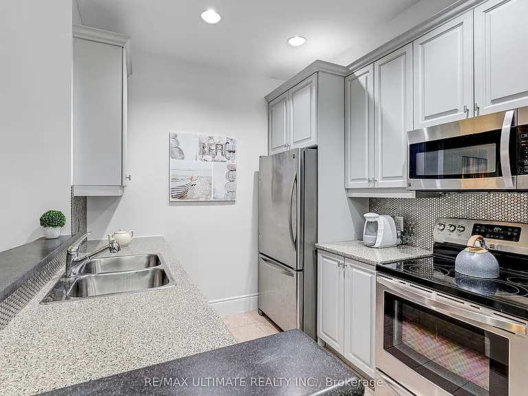 102 Bloor St W #605 — Photo 8
