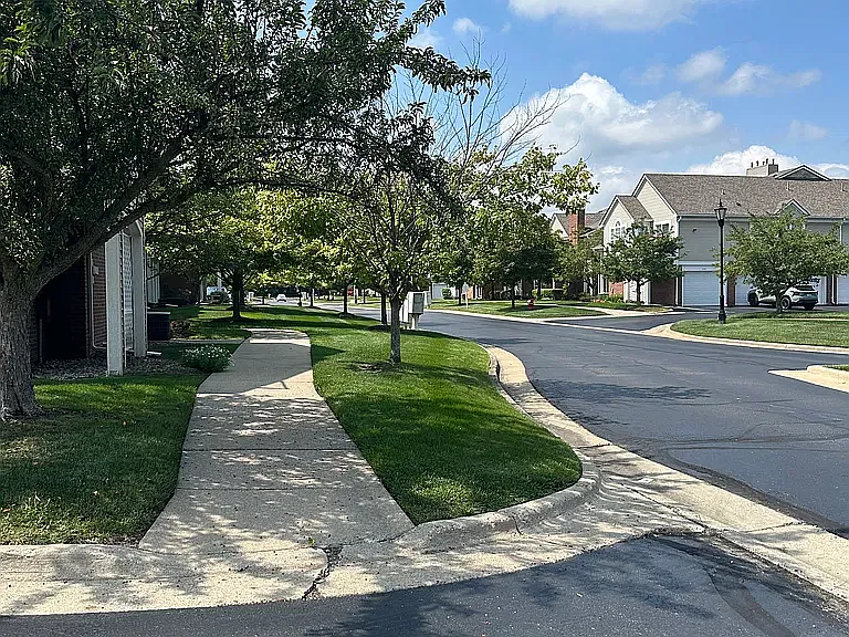 2 bed, 1388 sqft, $1,800 — Photo 3