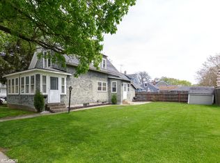 819 Preston Ave, Elgin, IL 60120