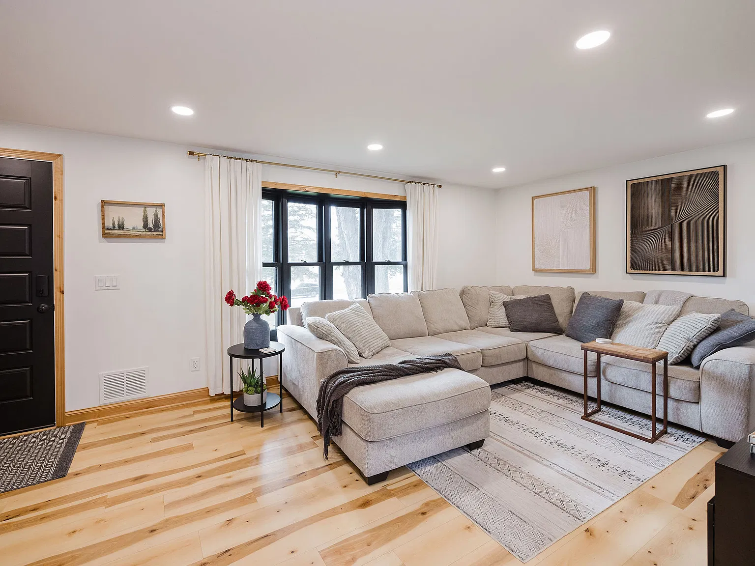 3 bed, 1854 sqft, $3,400 — Photo 3
