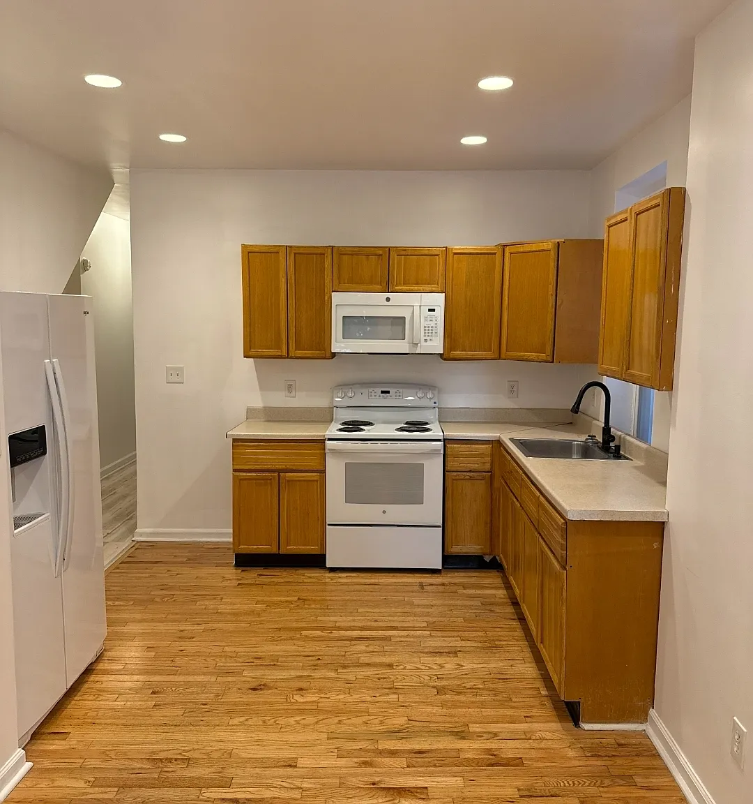 215 Buckingham Pl — Photo 4