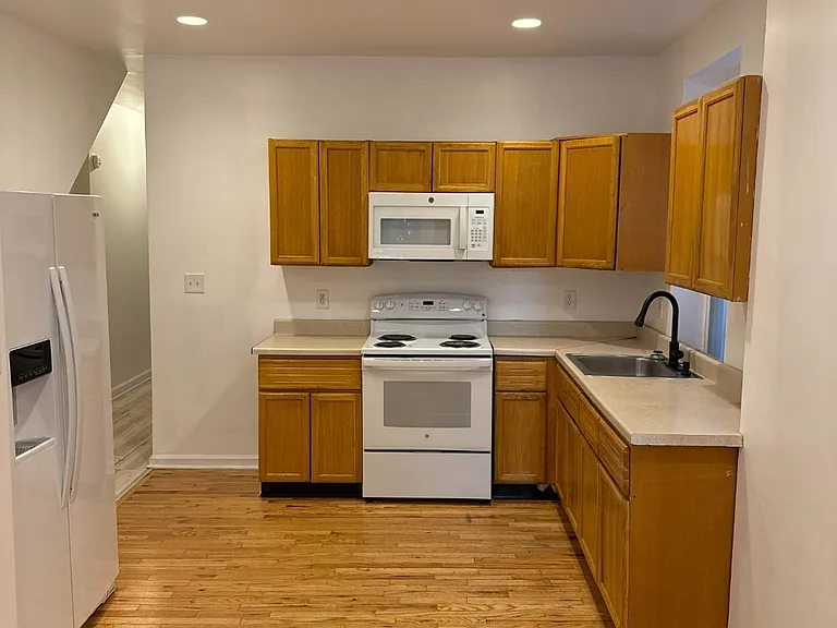 215 Buckingham Pl #1 — Photo 4
