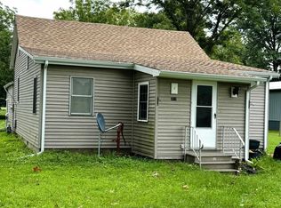 311 S 3rd St, Easton, IL 62633