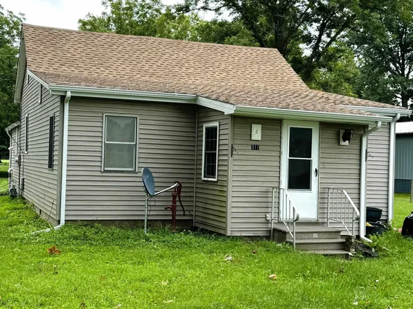 311 S 3rd St, Easton, IL 62633
