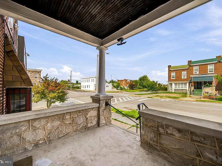 1516 N Luzerne Ave — Photo 4
